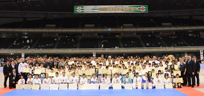 Pascal LOPEO sur le podium à l'Osaka Friendship Kyokushinkai au Japon