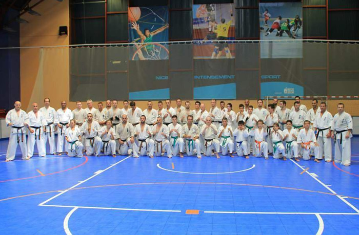 Stage de karaté Kyokushinkai à Nice avec senpai Djema Belkhodja, photo de groupe