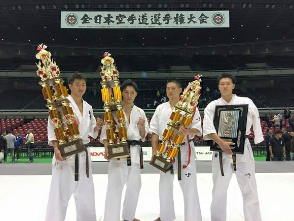 Podium du 49th All Japan Open Karate Championship Kyokushinkai