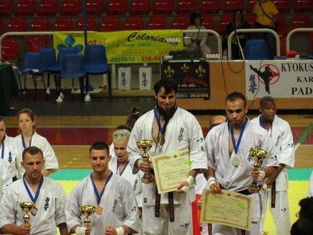 25ème Championnat d'Europe officiel Kyokushinkai Kata et Kumité Padova 2011...