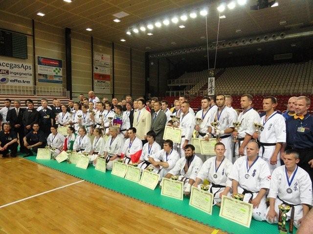25ème Championnat d'Europe officiel Kyokushinkai Kata et Kumité Padova 2011...
