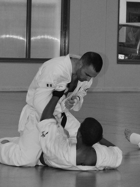 Un membre de l'équipe de France Kyokushin à Lyon.