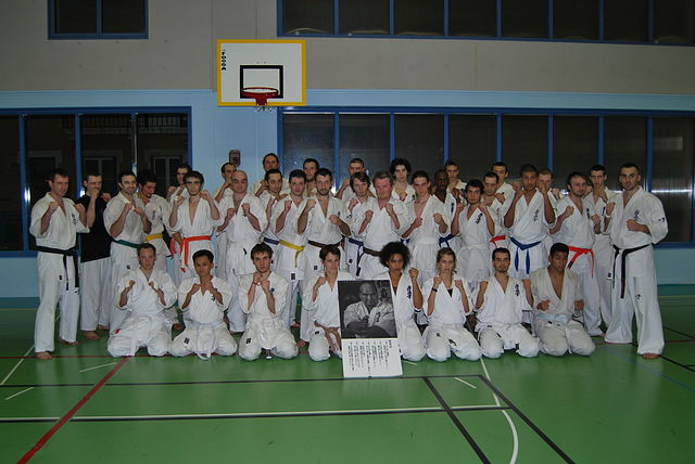 Un membre de l'équipe de France Kyokushin à Lyon.